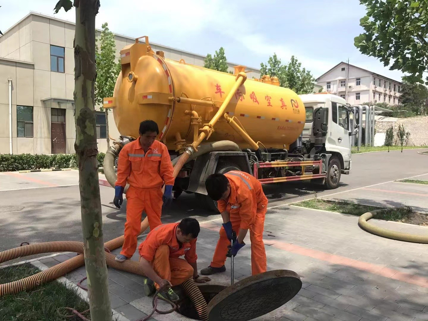 阿勒泰化粪池清理与5-8吨吸粪车施工效率分析